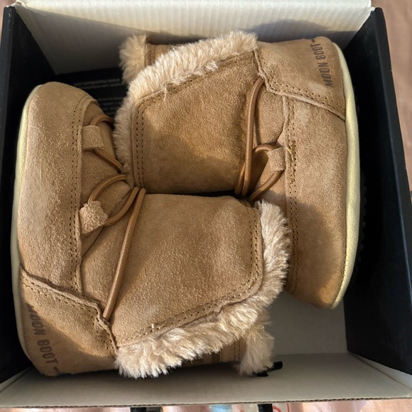 Moon Boot Light Brown Fur-Lined Boots - Picture 1 of 4